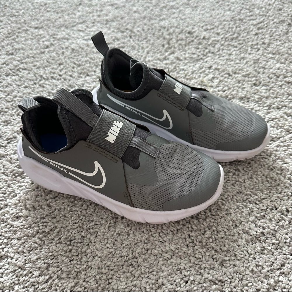 Nike Flex Runner Gray Sneakers